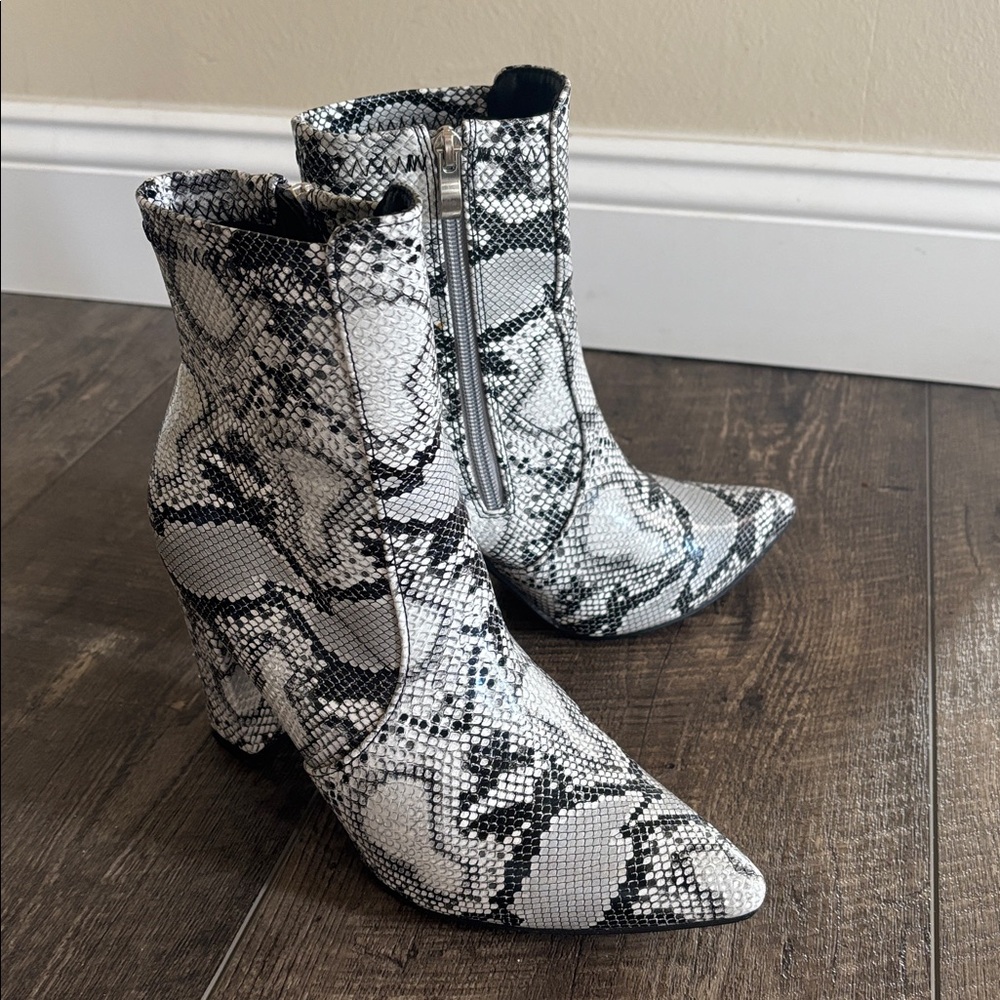 Snakeskin Patterned Ankle Boots size 39